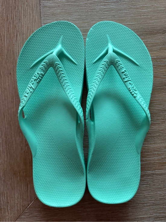 Archies Shoes - Archies Mint arch support flip flop - Size 7